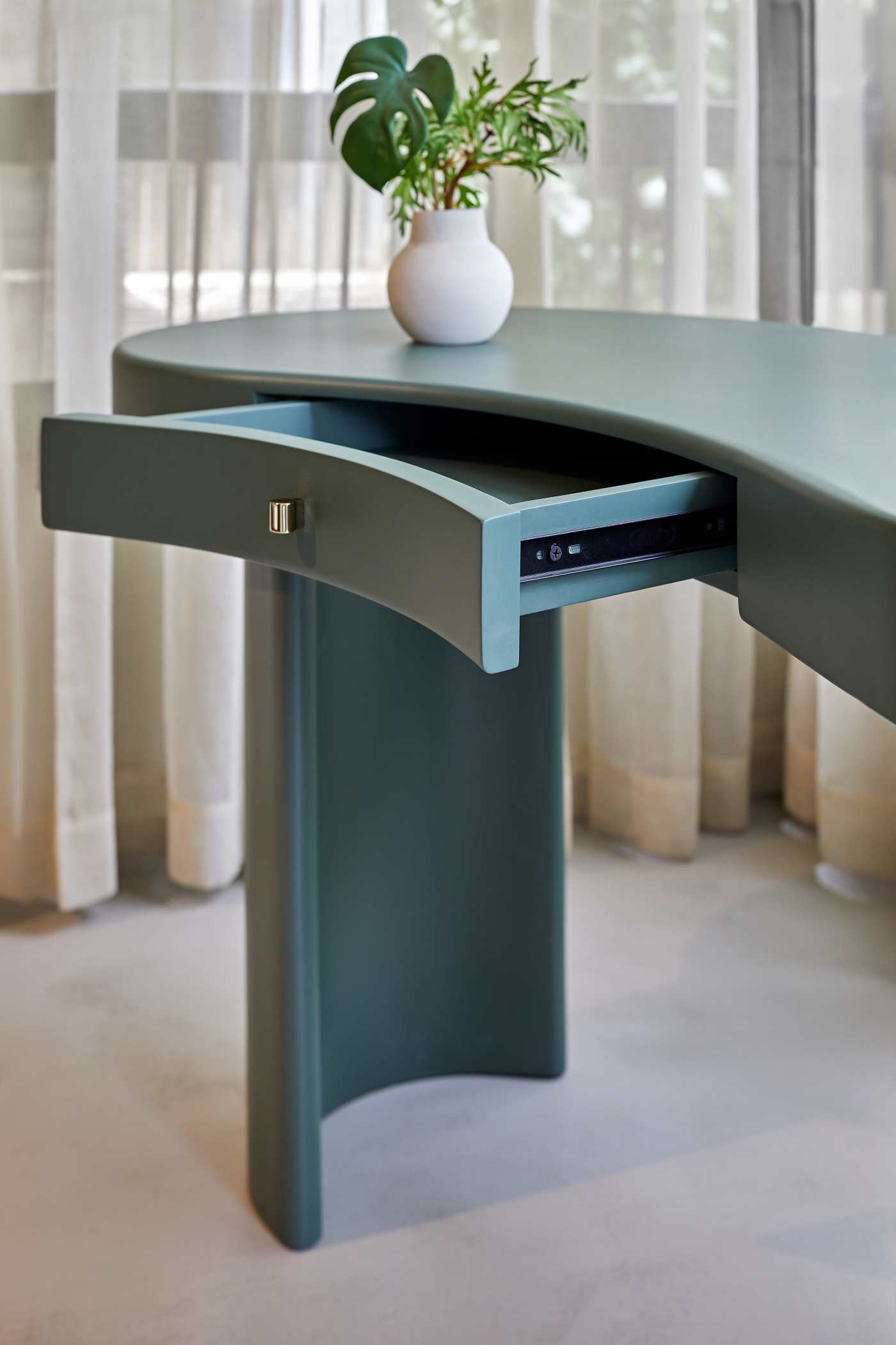 Sabina Desk