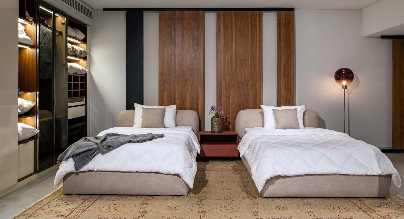 Troupe Bed